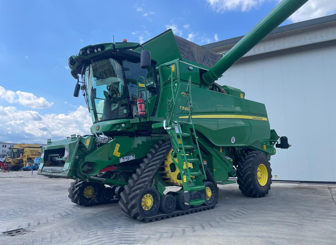 JOHN DEERE MIETITREBBIA T 560 - Kombájn: 1 kép. JOHN DEERE MIETITREBBIA T 560 - Kombájn: 1 kép.