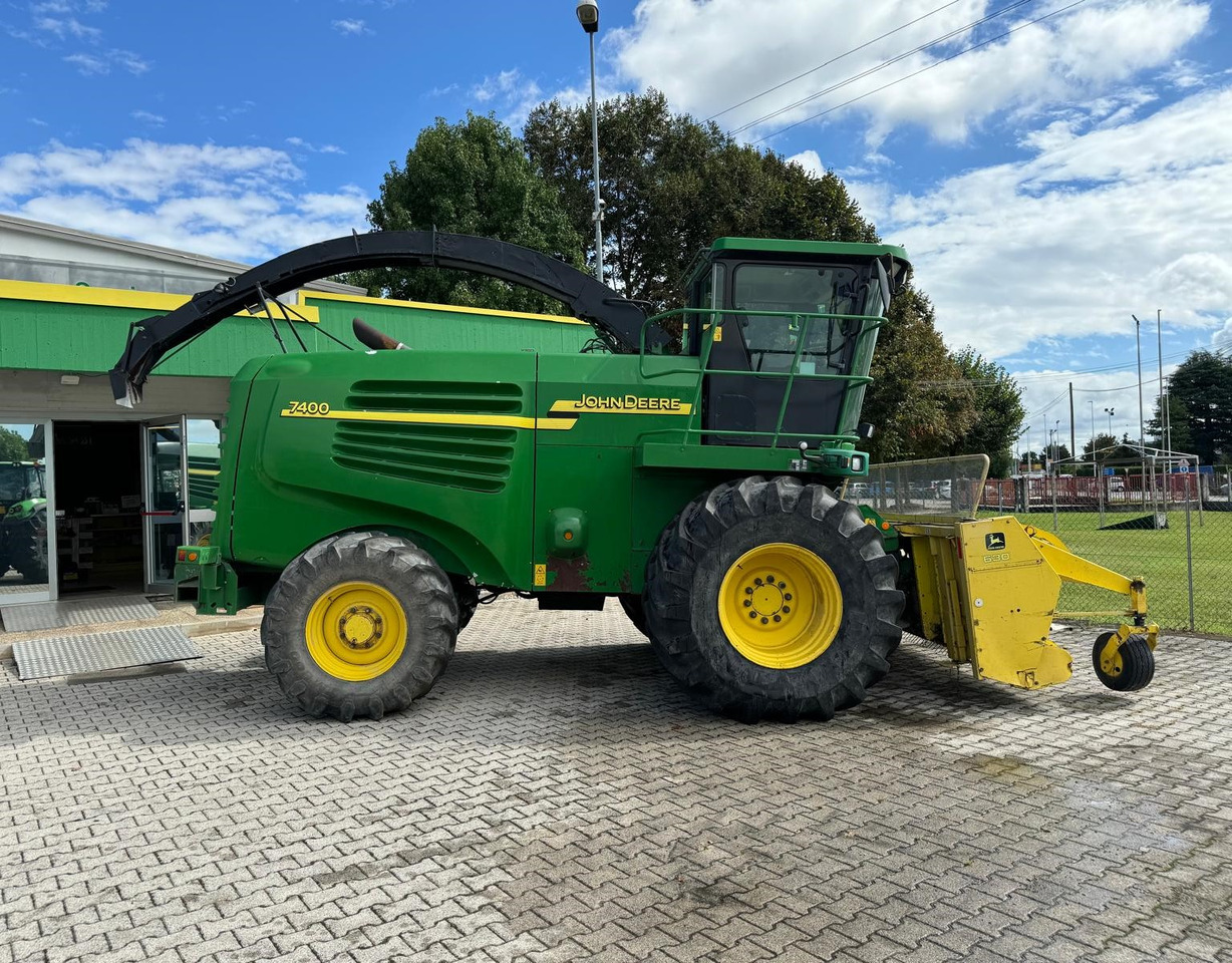 JOHN DEERE TRINCIA 7400 - Önjáró szecskázógép: 2 kép. JOHN DEERE TRINCIA 7400 - Önjáró szecskázógép: 2 kép.