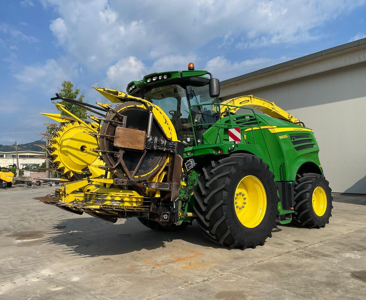 JOHN DEERE TRINCIA 8600i - Önjáró szecskázógép: 3 kép. JOHN DEERE TRINCIA 8600i - Önjáró szecskázógép: 3 kép.
