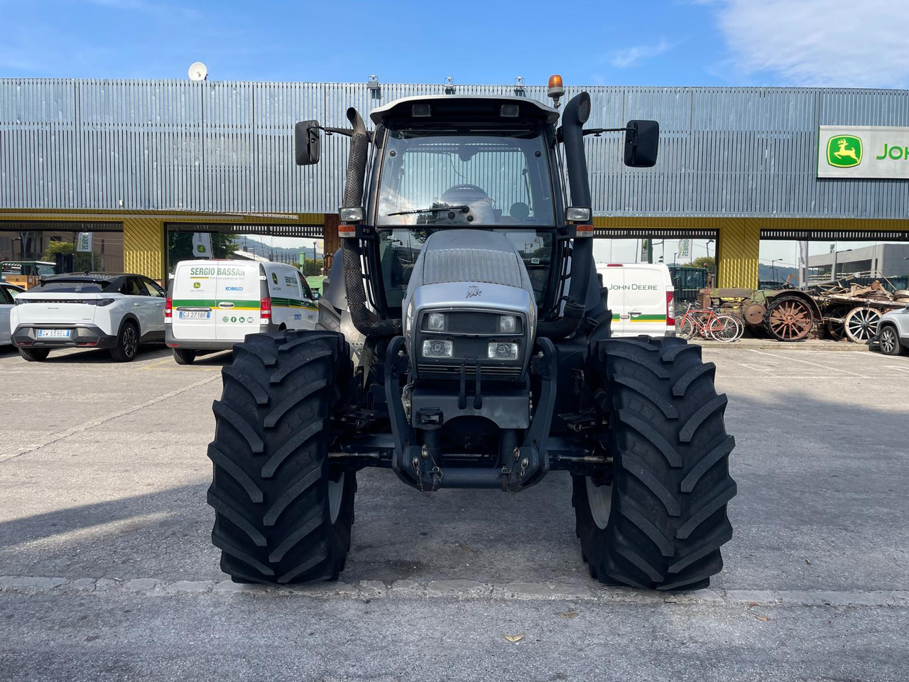 LAMBORGHINI R6 150 - Traktor: 2 kép. LAMBORGHINI R6 150 - Traktor: 2 kép.