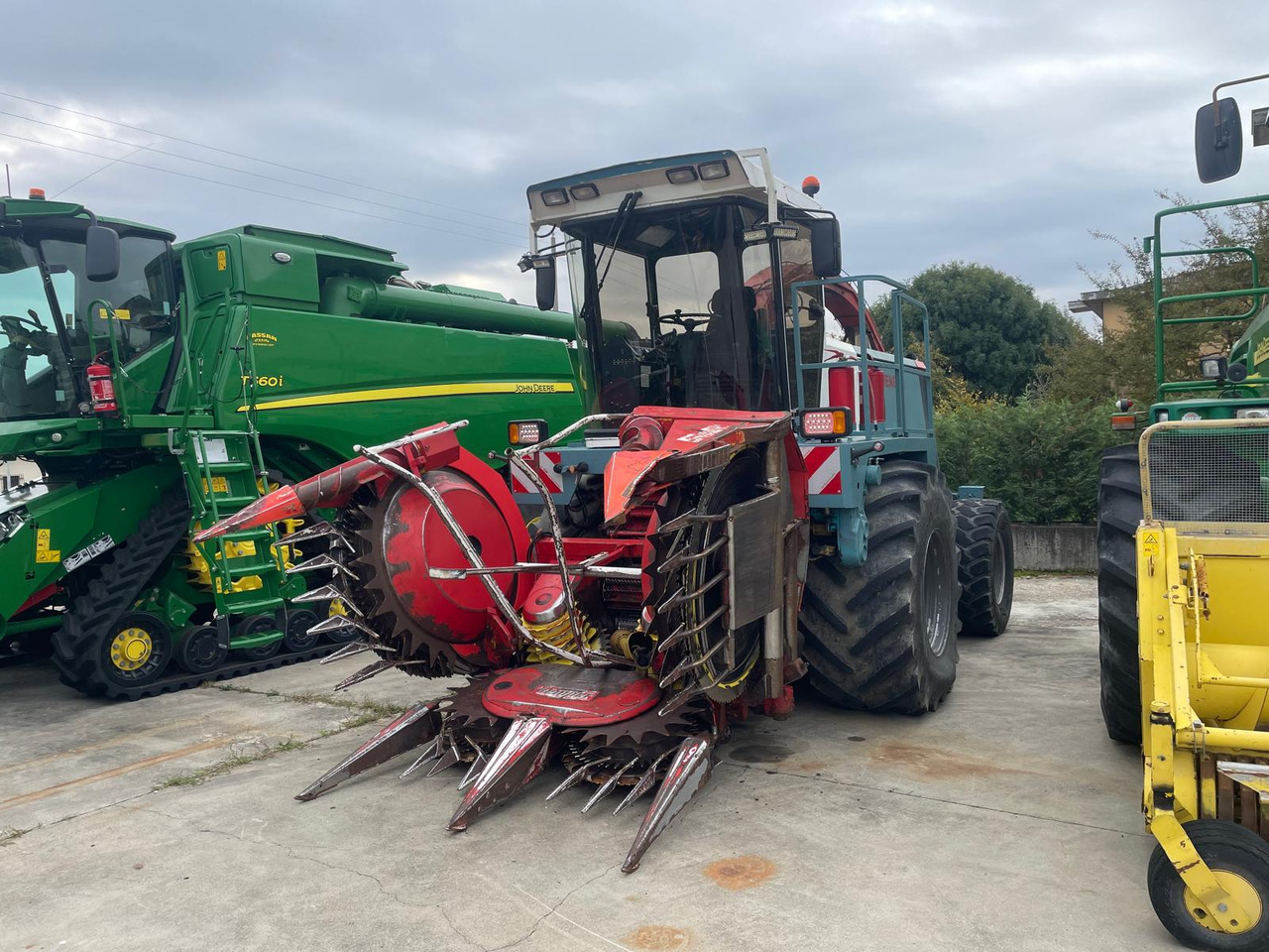 MENGELE TRINCIA SF 6000 - Önjáró szecskázógép: 1 kép. MENGELE TRINCIA SF 6000 - Önjáró szecskázógép: 1 kép.