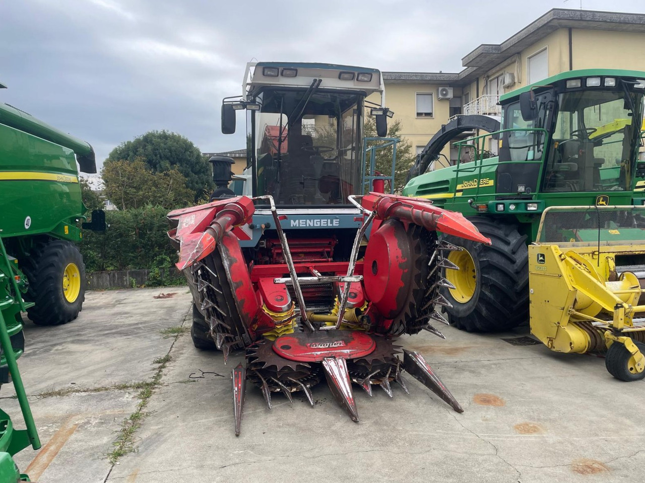 MENGELE TRINCIA SF 6000 - Önjáró szecskázógép: 2 kép. MENGELE TRINCIA SF 6000 - Önjáró szecskázógép: 2 kép.