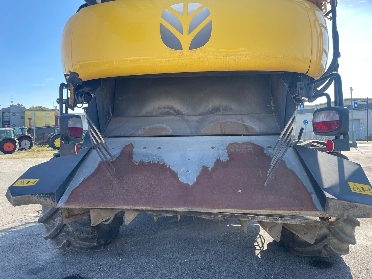 NEW HOLLAND MIETITREBBIA CR 9.90 - Kombájn: 5 kép. NEW HOLLAND MIETITREBBIA CR 9.90 - Kombájn: 5 kép.