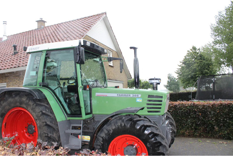 Fendt 308 Holland Farmer - Traktor: 2 kép. Fendt 308 Holland Farmer - Traktor: 2 kép.