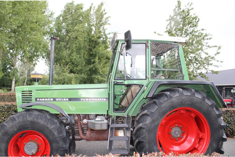 Fendt 311 LSA - Traktor: 5 kép. Fendt 311 LSA - Traktor: 5 kép.