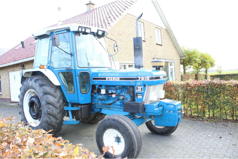 Ford 7810 - Traktor: 1 kép. Ford 7810 - Traktor: 1 kép.