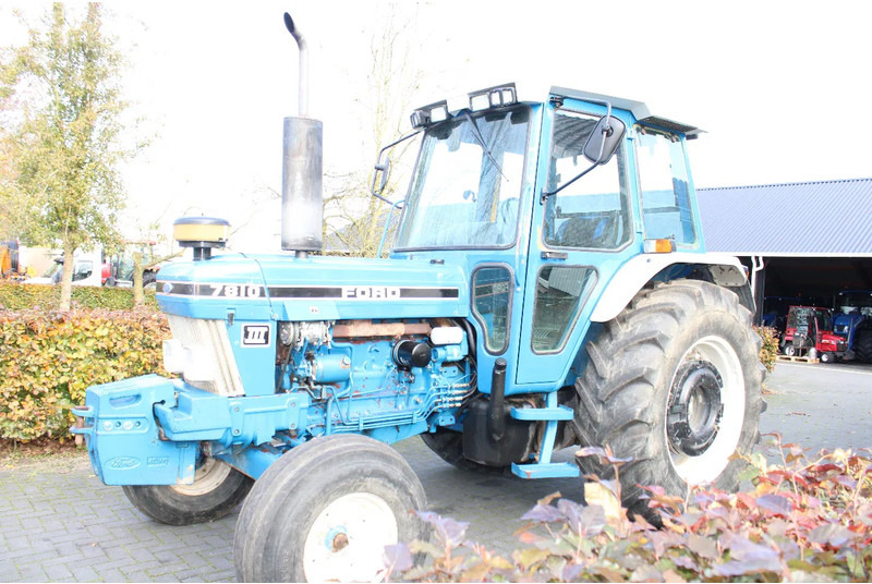 Ford 7810 - Traktor: 5 kép. Ford 7810 - Traktor: 5 kép.