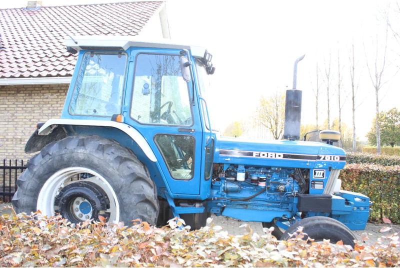 Ford 7810 - Traktor: 2 kép. Ford 7810 - Traktor: 2 kép.