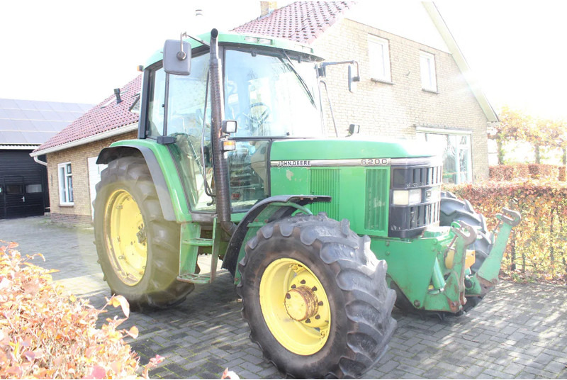John Deere 6200 - Traktor: 1 kép. John Deere 6200 - Traktor: 1 kép.