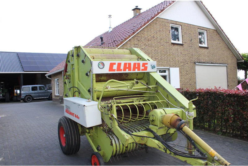 Claas Rollant 44S - Mezőgazdasági gépek: 1 kép. Claas Rollant 44S - Mezőgazdasági gépek: 1 kép.