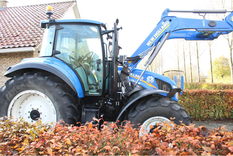 New Holland T5.105 Met voorlader - Traktor: 2 kép. New Holland T5.105 Met voorlader - Traktor: 2 kép.