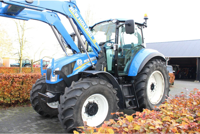 New Holland T5.105 Met voorlader - Traktor: 5 kép. New Holland T5.105 Met voorlader - Traktor: 5 kép.