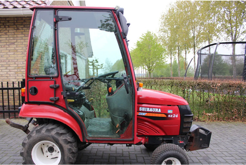 Shibaura SX 24 Hydrostaat - Kistraktor: 2 kép. Shibaura SX 24 Hydrostaat - Kistraktor: 2 kép.
