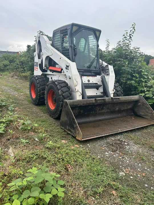 BOBCAT Brand Skid Loader S300 Used Machine Hot Sale - Gumikerekes homlokrakodó: 2 kép. BOBCAT Brand Skid Loader S300 Used Machine Hot Sale - Gumikerekes homlokrakodó: 2 kép.