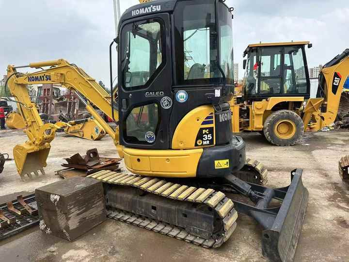 Best Quality Komatsu PC35mr Used Mini Excavator Earth-moving Machinery in Good Performance - Lánctalpas kotró: 2 kép. Best Quality Komatsu PC35mr Used Mini Excavator Earth-moving Machinery in Good Performance - Lánctalpas kotró: 2 kép.