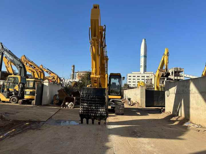 Budget-Friendly Cat 325BL Excavator| Original Parts, No Major Repairs, Global Shipping Available! - Lánctalpas kotró: 4 kép. Budget-Friendly Cat 325BL Excavator| Original Parts, No Major Repairs, Global Shipping Available! - Lánctalpas kotró: 4 kép.