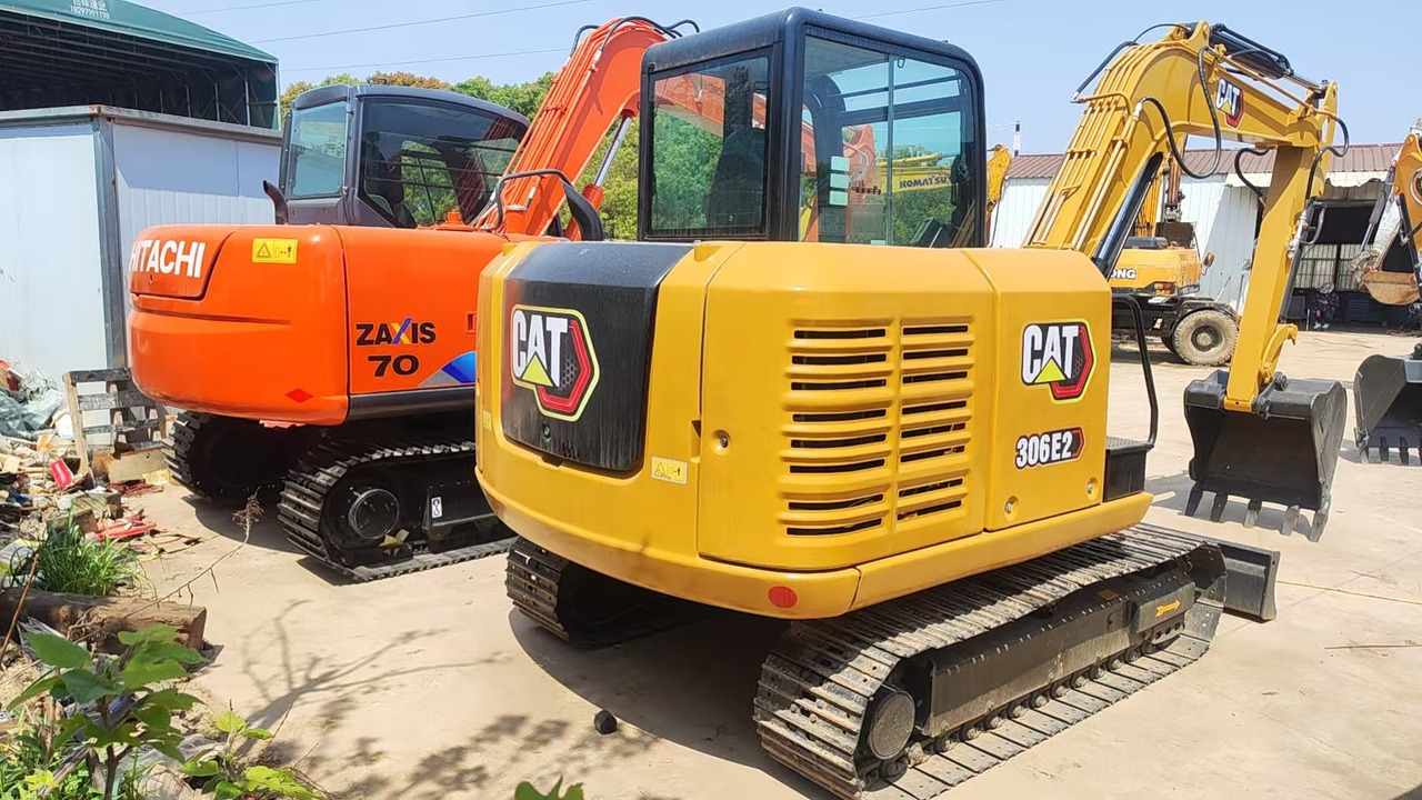 CATERPILLAR 303.5e - Minikotró: 5 kép. CATERPILLAR 303.5e - Minikotró: 5 kép.