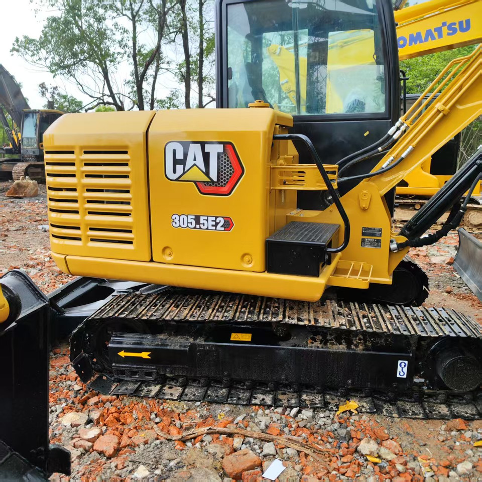 CATERPILLAR 303.5e - Minikotró: 3 kép. CATERPILLAR 303.5e - Minikotró: 3 kép.