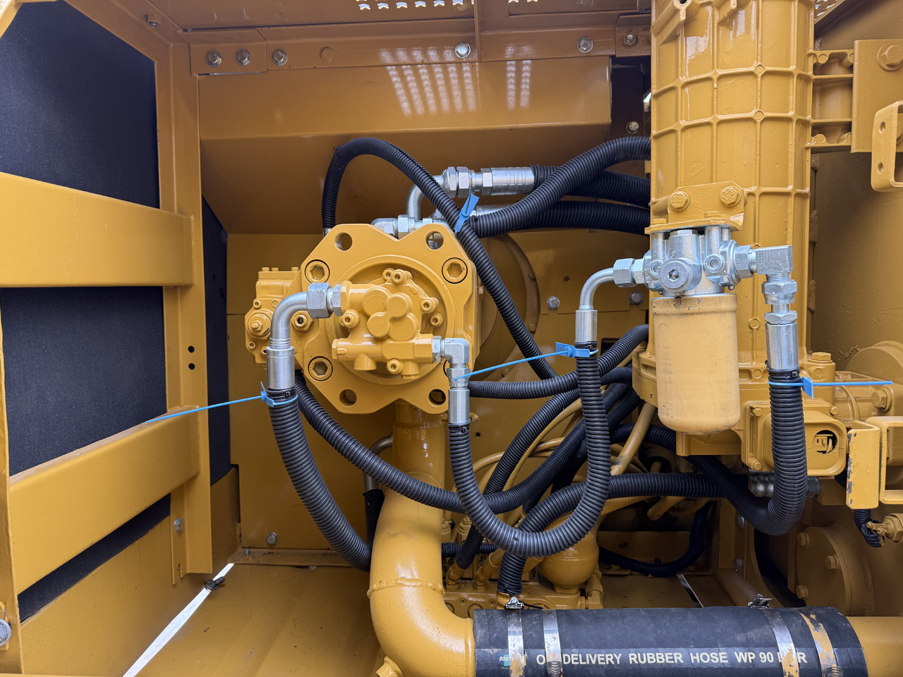 Lánctalpas kotró CATERPILLAR 320b [ Copy ] [ Copy ] [ Copy ] [ Copy ] [ Copy ]: 20 kép.