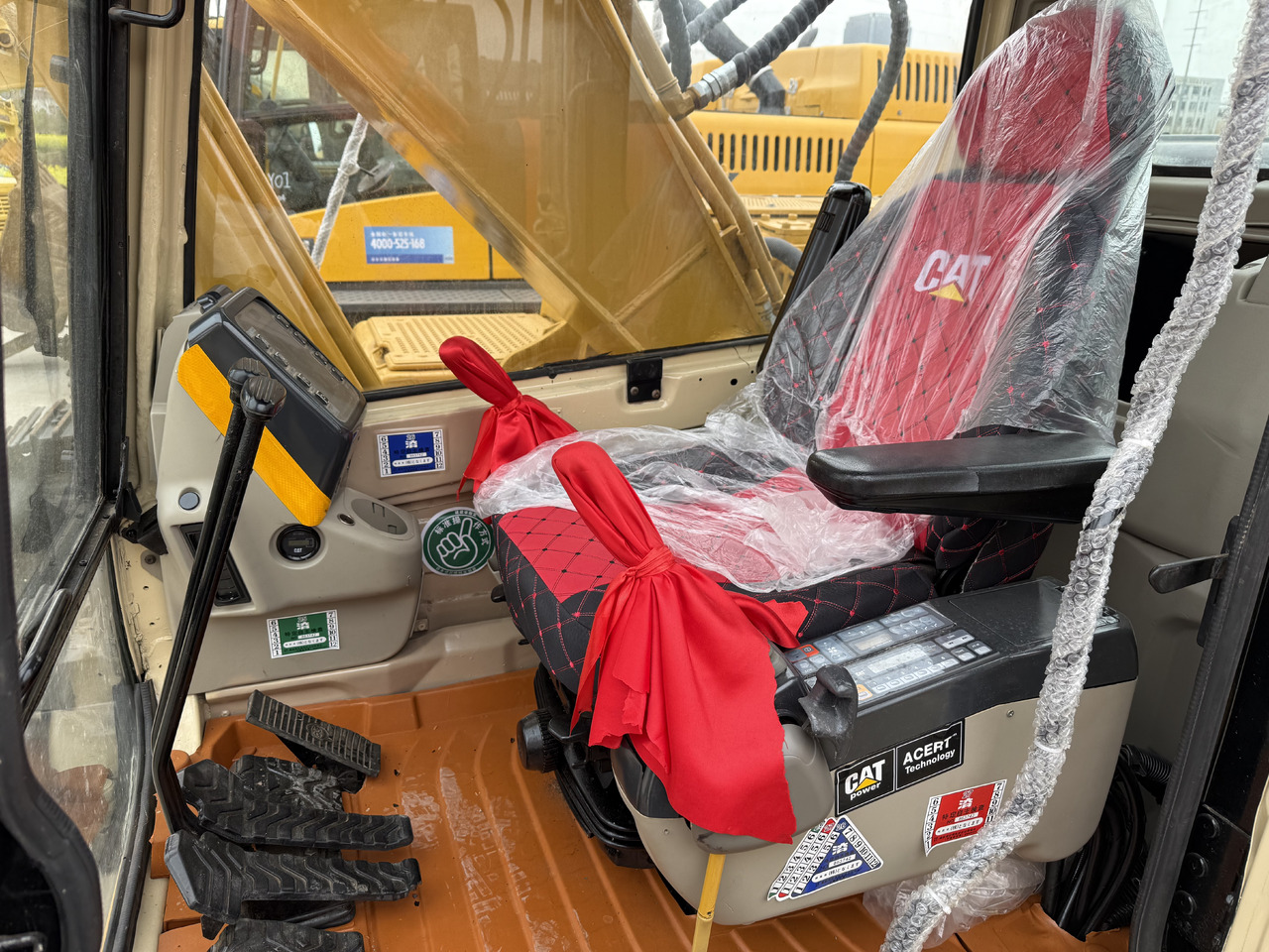 Lánctalpas kotró CATERPILLAR 320b [ Copy ] [ Copy ] [ Copy ] [ Copy ] [ Copy ]: 16 kép.