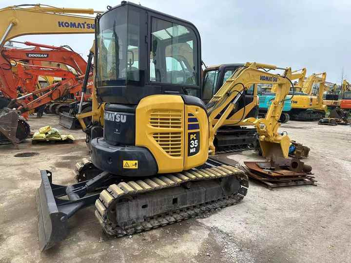 CE/EPA Certified! Komatsu Pc 35 Used Excavator komatsu Pc35 Mini 3 Ton Crawler Excavator with Rubber Track for Sale - Minikotró: 3 kép. CE/EPA Certified! Komatsu Pc 35 Used Excavator komatsu Pc35 Mini 3 Ton Crawler Excavator with Rubber Track for Sale - Minikotró: 3 kép.