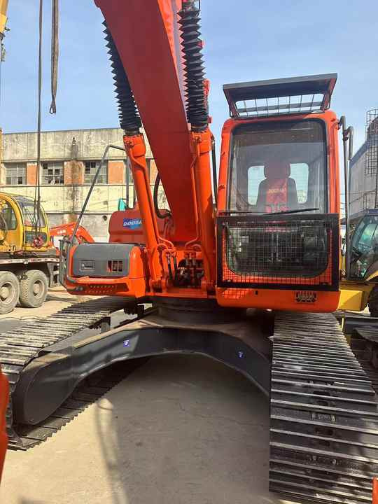 Doosan DX225LC Second-Hand Excavator | Korea Direct Import | 1-Year Warranty & Free Sea Shipping - Lánctalpas kotró: 2 kép. Doosan DX225LC Second-Hand Excavator | Korea Direct Import | 1-Year Warranty & Free Sea Shipping - Lánctalpas kotró: 2 kép.