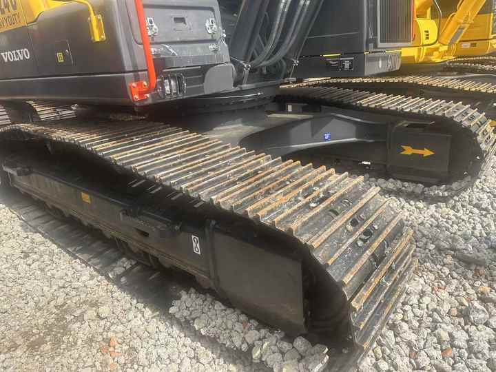 High Quality volvo EC240 Construction Machinery Low Hours 21ton Used volvo Excavator for Sale - Lánctalpas kotró: 5 kép. High Quality volvo EC240 Construction Machinery Low Hours 21ton Used volvo Excavator for Sale - Lánctalpas kotró: 5 kép.