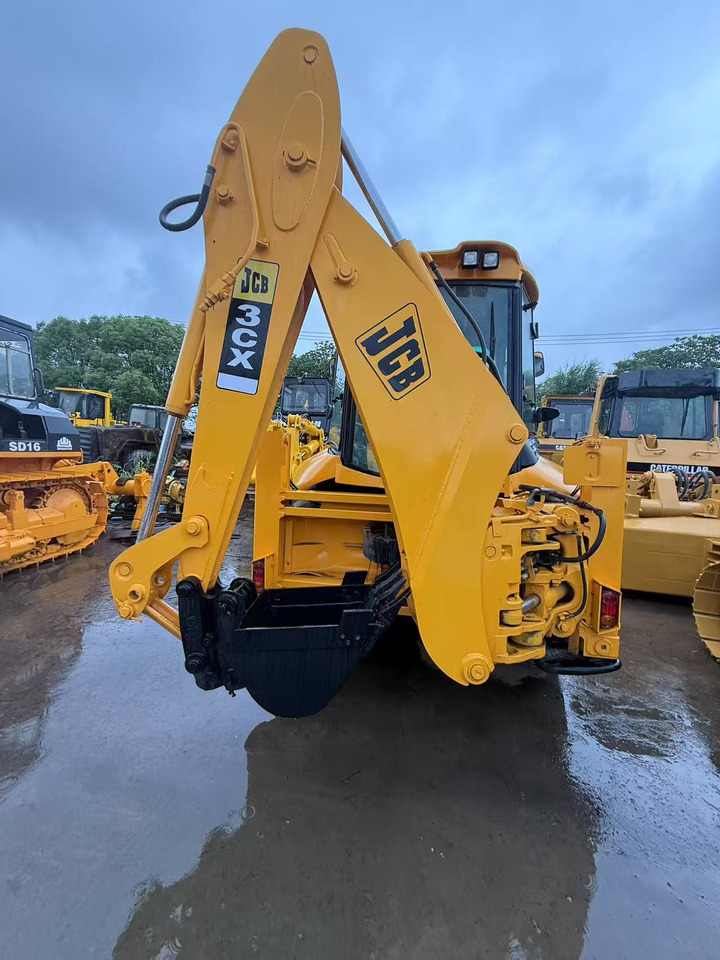 JCB 3CX - Kotrógép: 5 kép. JCB 3CX - Kotrógép: 5 kép.