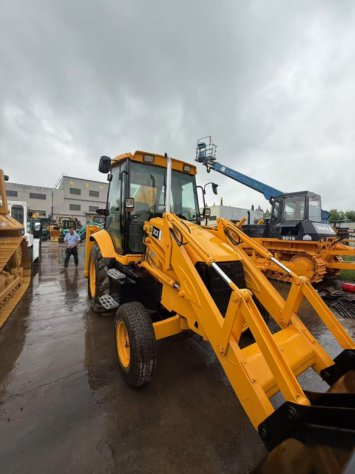 JCB 3CX - Kotrógép: 4 kép. JCB 3CX - Kotrógép: 4 kép.