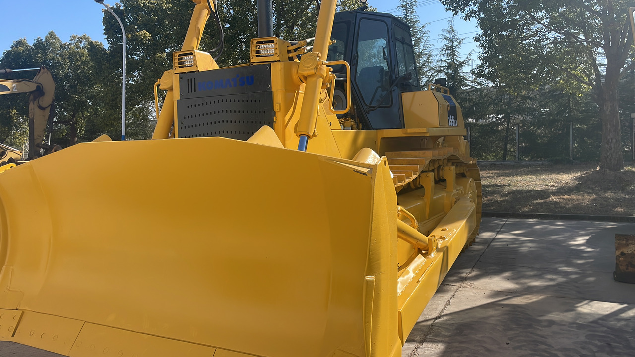 KOMATSU D155-5 - Buldózer: 1 kép. KOMATSU D155-5 - Buldózer: 1 kép.
