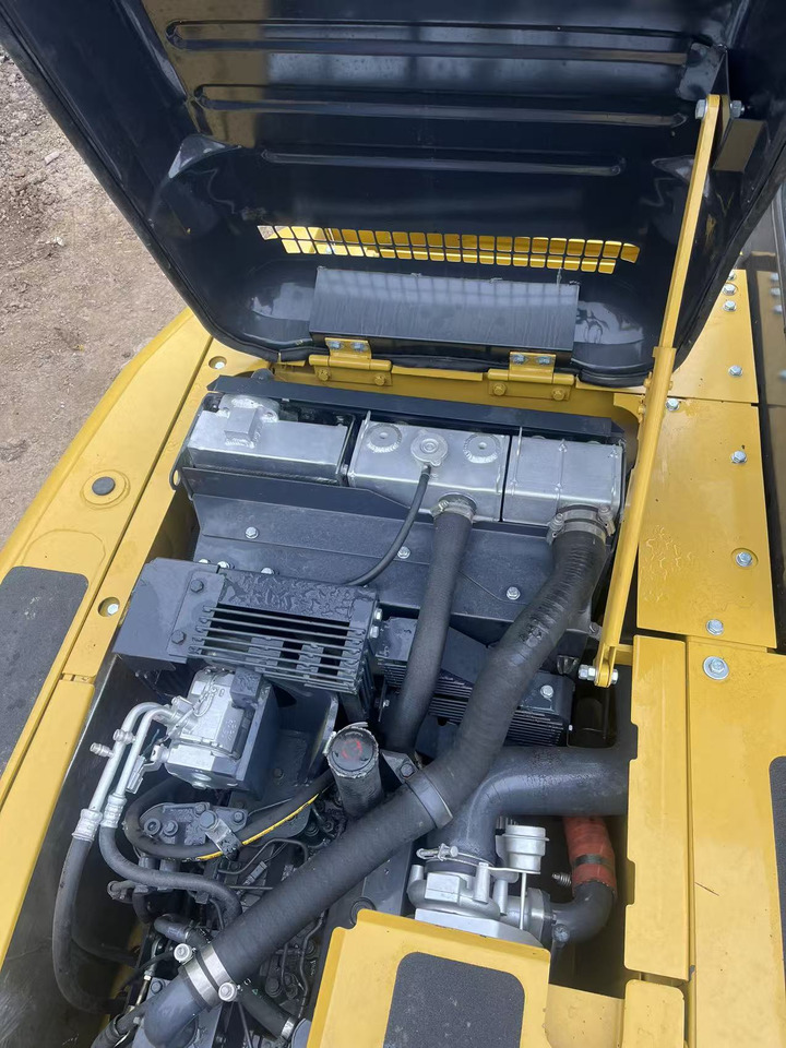 KOMATSU PC130 lízing KOMATSU PC130: 9 kép.