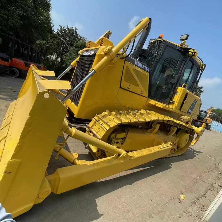 Komatsu D65EX High Efficiency Bulldozer komatsu Engine 180HP Crawler Bulldozer China - Buldózer: 4 kép. Komatsu D65EX High Efficiency Bulldozer komatsu Engine 180HP Crawler Bulldozer China - Buldózer: 4 kép.