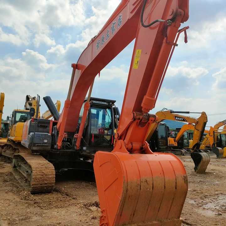 Original Japan Hitachi ZX240 Excavator Hitachi Excavator in Low Price for Hot Sale - Lánctalpas kotró: 5 kép. Original Japan Hitachi ZX240 Excavator Hitachi Excavator in Low Price for Hot Sale - Lánctalpas kotró: 5 kép.
