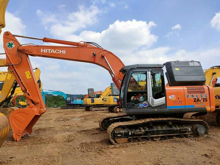 Original Japan Hitachi ZX240 Excavator Hitachi Excavator in Low Price for Hot Sale - Lánctalpas kotró: 2 kép. Original Japan Hitachi ZX240 Excavator Hitachi Excavator in Low Price for Hot Sale - Lánctalpas kotró: 2 kép.
