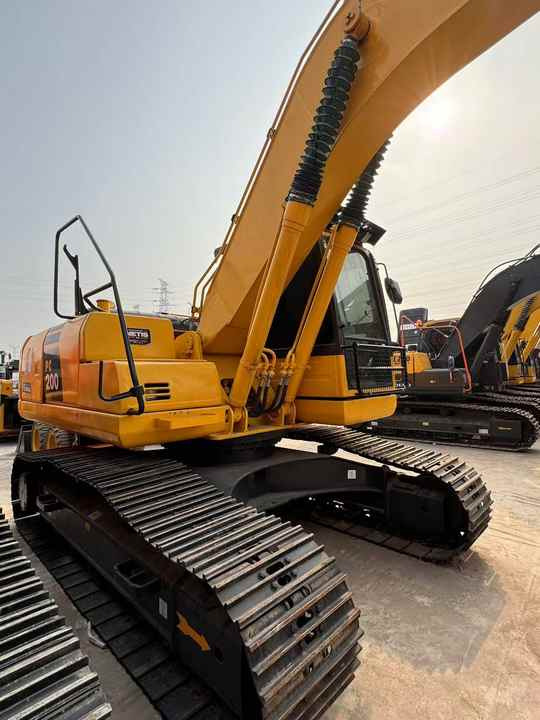 PC200-8 Low Working Hour Second Hand 20 Ton Excavator Komatsu Pc200-8 Crawler Excavator Used Komatsu Excavator PC200-8N1 - Kotrógép: 2 kép. PC200-8 Low Working Hour Second Hand 20 Ton Excavator Komatsu Pc200-8 Crawler Excavator Used Komatsu Excavator PC200-8N1 - Kotrógép: 2 kép.