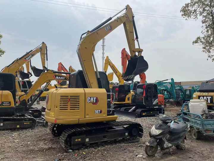 Used Cat 307 Mini Excavator - Kotrógép: 5 kép. Used Cat 307 Mini Excavator - Kotrógép: 5 kép.