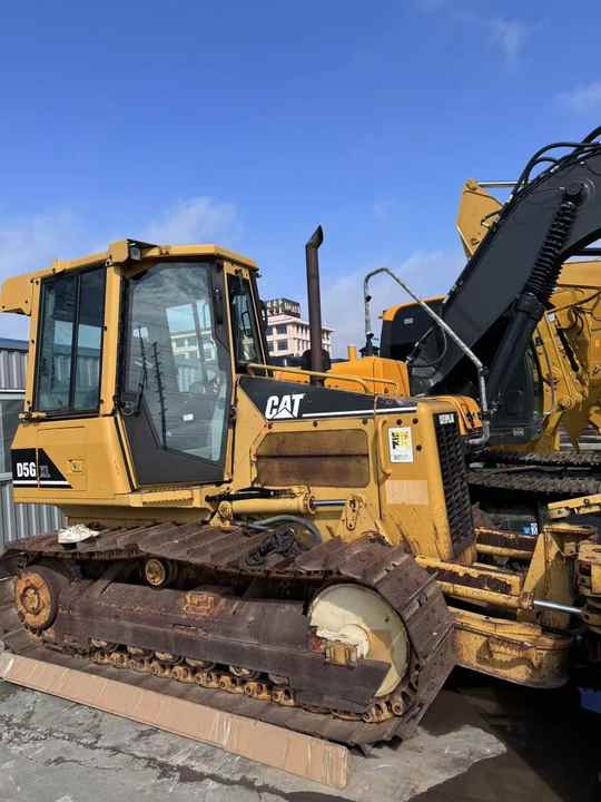 Used Cat D5G Crawler Bulldozer Original CAT Brand Bulldozer Second Hand Cat D5H D5 D5C D5N D5M LGP Dozer for Sale - Buldózer: 2 kép. Used Cat D5G Crawler Bulldozer Original CAT Brand Bulldozer Second Hand Cat D5H D5 D5C D5N D5M LGP Dozer for Sale - Buldózer: 2 kép.