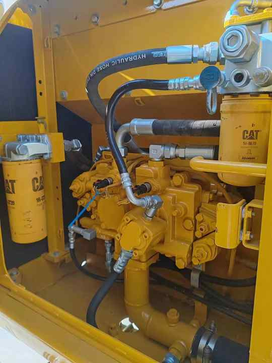Used Crawler 315d2gc Caterpillar Excavator for Sale Used Engineering & Construction Machinery - Kotrógép: 5 kép. Used Crawler 315d2gc Caterpillar Excavator for Sale Used Engineering & Construction Machinery - Kotrógép: 5 kép.