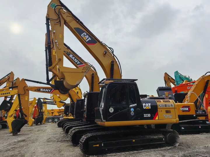 Used Digger CAT 323DL Construction Machinery Construction Digger Used CAT 323DL Cheap Excavator - Lánctalpas kotró: 3 kép. Used Digger CAT 323DL Construction Machinery Construction Digger Used CAT 323DL Cheap Excavator - Lánctalpas kotró: 3 kép.