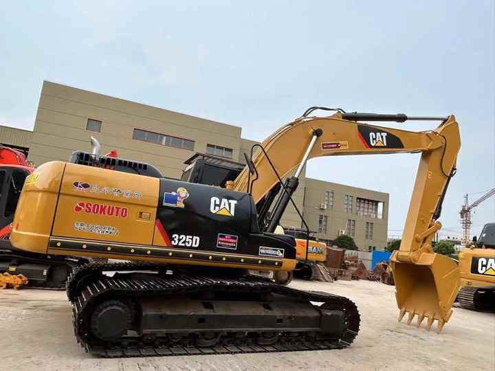 Used Digger CAT 325D Construction Machinery Construction Digger Used CAT 325D Cheap Excavator - Lánctalpas kotró: 4 kép. Used Digger CAT 325D Construction Machinery Construction Digger Used CAT 325D Cheap Excavator - Lánctalpas kotró: 4 kép.