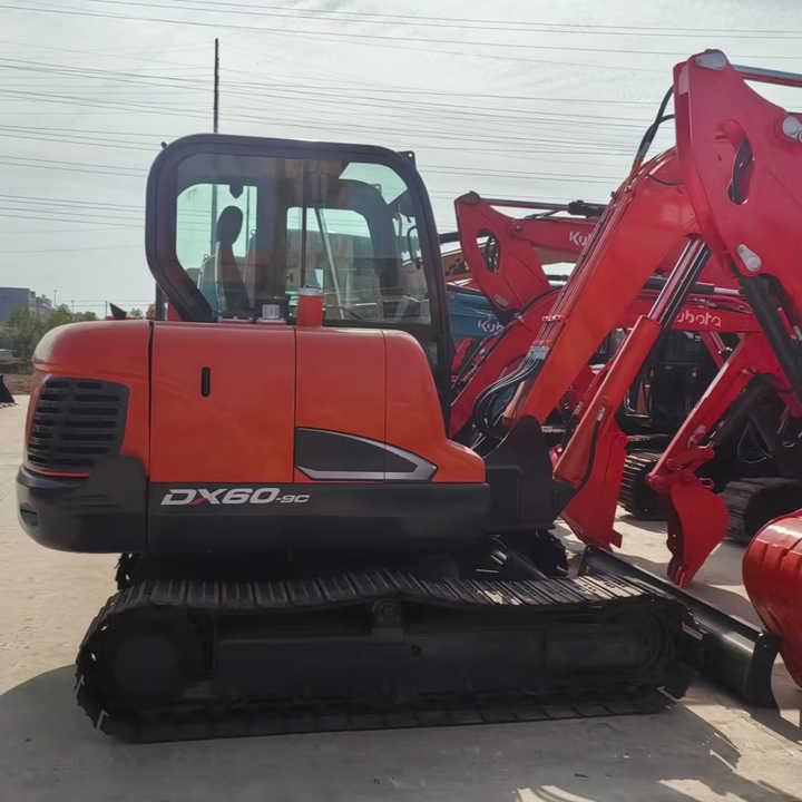 Used Digger DOOSAN DX60 Construction Machinery Construction Digger Used DOOSAN DX60 Cheap Excavator - Lánctalpas kotró: 1 kép. Used Digger DOOSAN DX60 Construction Machinery Construction Digger Used DOOSAN DX60 Cheap Excavator - Lánctalpas kotró: 1 kép.
