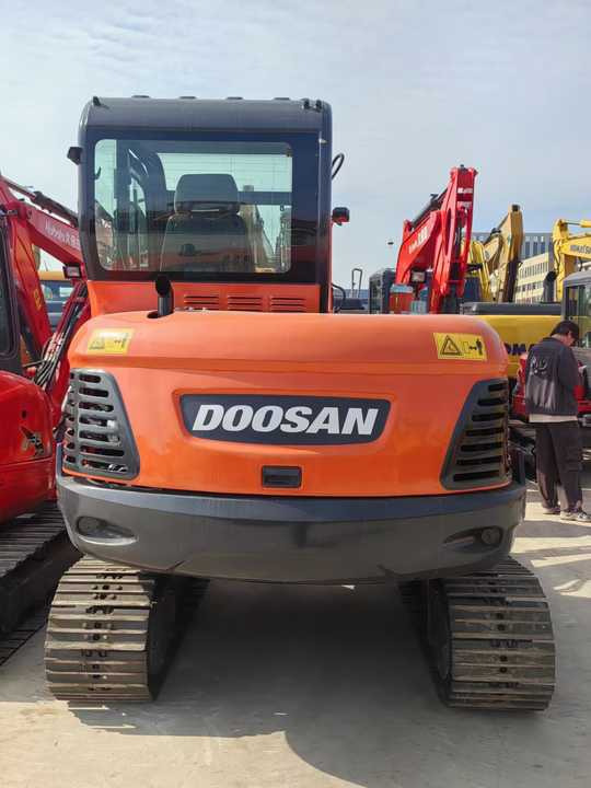 Used Digger DOOSAN DX60 Construction Machinery Construction Digger Used DOOSAN DX60 Cheap Excavator - Lánctalpas kotró: 4 kép. Used Digger DOOSAN DX60 Construction Machinery Construction Digger Used DOOSAN DX60 Cheap Excavator - Lánctalpas kotró: 4 kép.