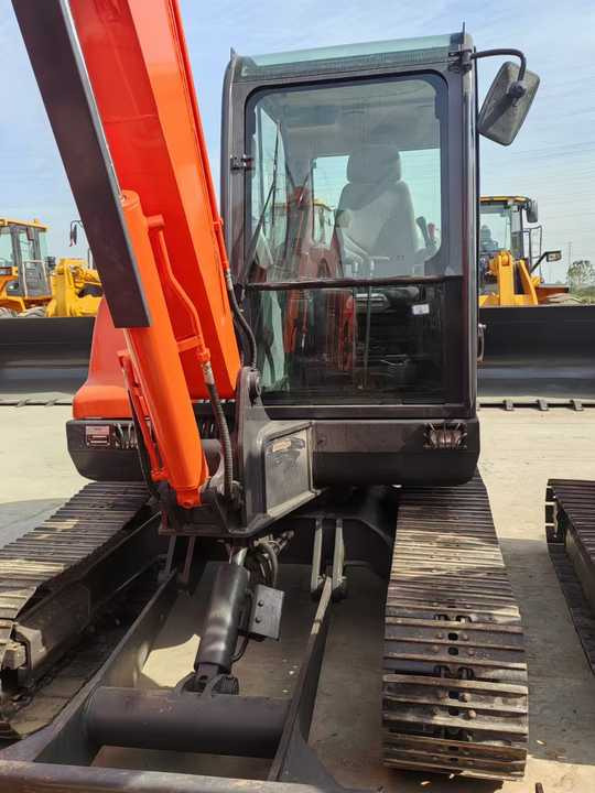Used Digger DOOSAN DX60 Construction Machinery Construction Digger Used DOOSAN DX60 Cheap Excavator - Lánctalpas kotró: 3 kép. Used Digger DOOSAN DX60 Construction Machinery Construction Digger Used DOOSAN DX60 Cheap Excavator - Lánctalpas kotró: 3 kép.