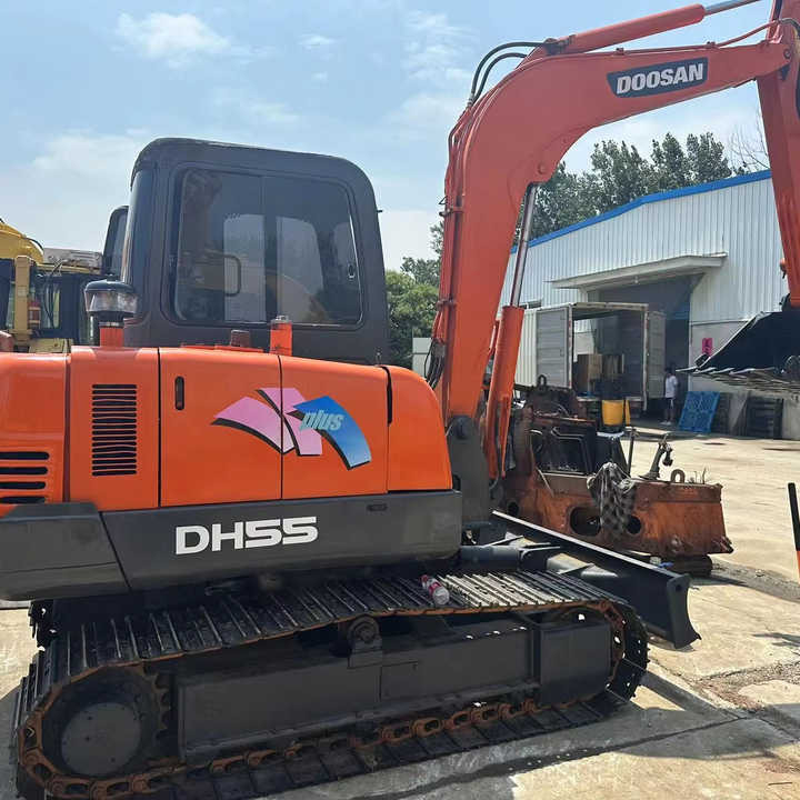 Used Digger Doosan Dh55 Construction Machinery Construction Digger Used Doosan Dh55 Cheap Excavator - Lánctalpas kotró: 1 kép. Used Digger Doosan Dh55 Construction Machinery Construction Digger Used Doosan Dh55 Cheap Excavator - Lánctalpas kotró: 1 kép.
