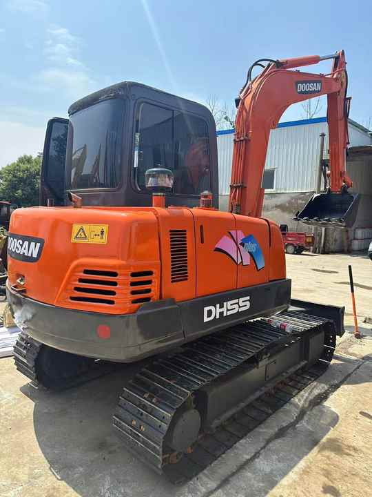 Used Digger Doosan Dh55 Construction Machinery Construction Digger Used Doosan Dh55 Cheap Excavator - Lánctalpas kotró: 2 kép. Used Digger Doosan Dh55 Construction Machinery Construction Digger Used Doosan Dh55 Cheap Excavator - Lánctalpas kotró: 2 kép.