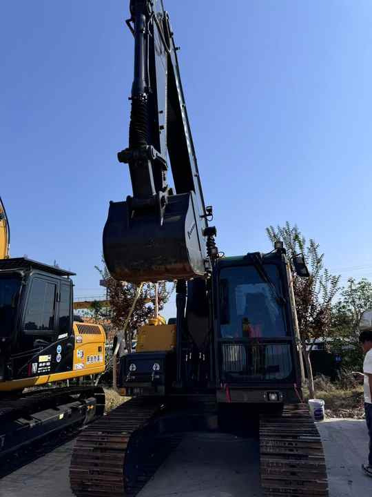 Used Digger VOLVO EC140 Construction Machinery Construction Digger Used VOLVO EC140 Cheap Excavator - Lánctalpas kotró: 2 kép. Used Digger VOLVO EC140 Construction Machinery Construction Digger Used VOLVO EC140 Cheap Excavator - Lánctalpas kotró: 2 kép.