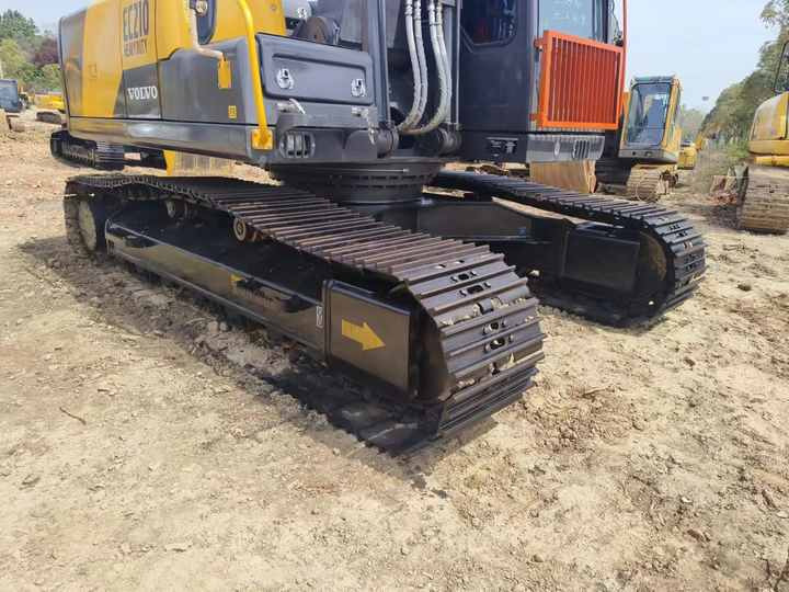 Used Digger volvo ec210 Construction Machinery Construction Digger Used volvo ec210 Cheap Excavator - Lánctalpas kotró: 3 kép. Used Digger volvo ec210 Construction Machinery Construction Digger Used volvo ec210 Cheap Excavator - Lánctalpas kotró: 3 kép.