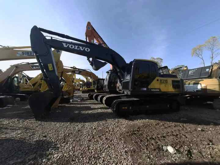 Used Digger volvo ec210 Construction Machinery Construction Digger Used volvo ec210 Cheap Excavator - Lánctalpas kotró: 5 kép. Used Digger volvo ec210 Construction Machinery Construction Digger Used volvo ec210 Cheap Excavator - Lánctalpas kotró: 5 kép.