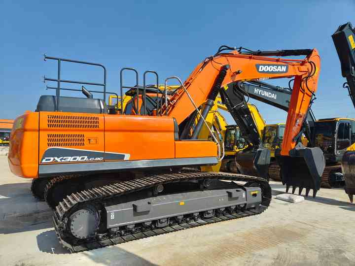 Kotrógép Used Doosan DX300LC-9C Excavator with Little Time Used in Excellent Condition Korea Brand Doosan 30 Tons Excavator for Sale: 6 kép.