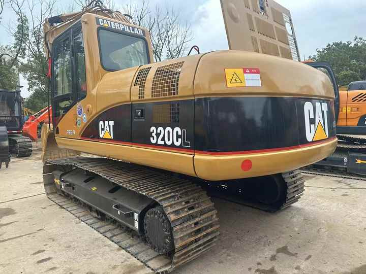 Used Excavator CAT 320C Second Hand Highly Competitive Digging Machine 325C 330C for Sale - Lánctalpas kotró: 2 kép. Used Excavator CAT 320C Second Hand Highly Competitive Digging Machine 325C 330C for Sale - Lánctalpas kotró: 2 kép.